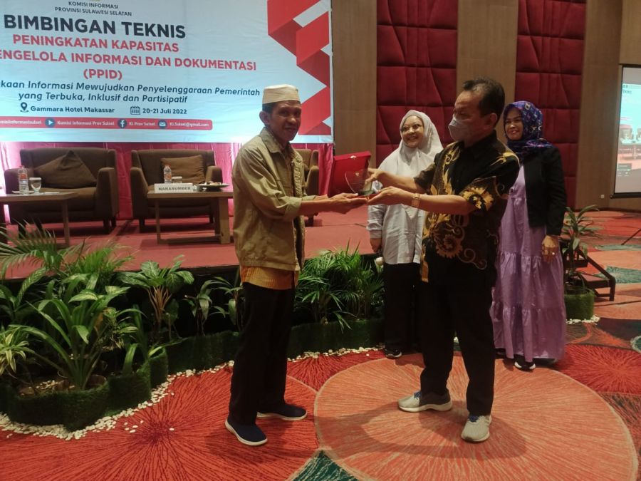 PPID Dinas PMD Luwu Utara Dinobatkan sebagai Peserta Terbaik Bimtek PPID Tingkat Provinsi